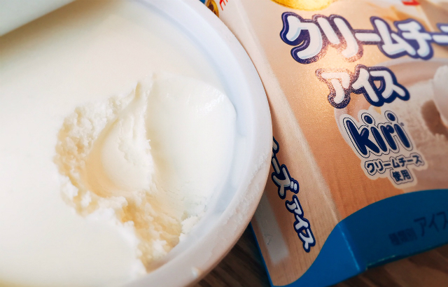 kiriクリームチーズアイスはレーズンパンなどにチーズの代わりとして付けて食べてもおいしいようです。