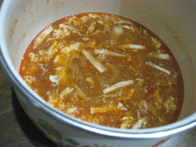 日清食品 日清ラ王 酸辣湯麺 5食パック_スープ、真っ赤っか
