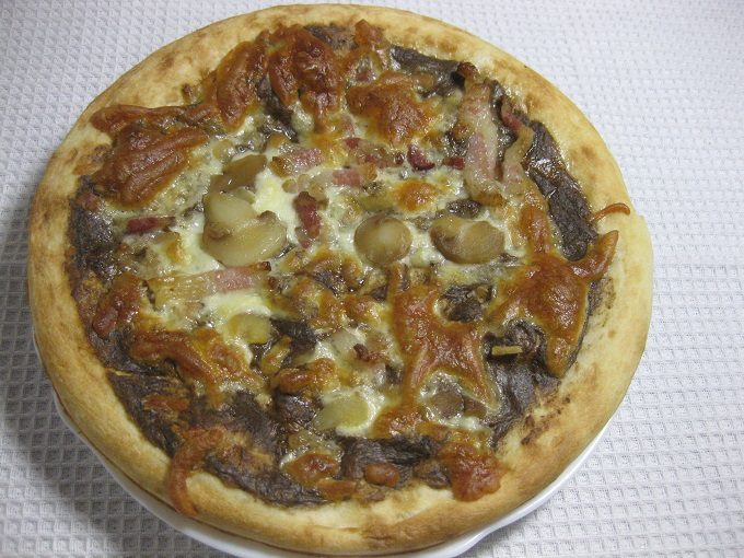 トロナ 本当に旨いピッツァが食べたい。イヘリコ豚のベーコン＆きのこ_チーズもこんがりと美味しそうに焼けました
