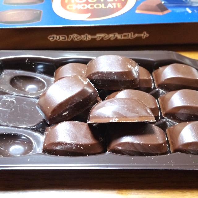 グリコ バンホーテンチョコレート＜ビター＞_上部のビターチョコレートは上品な苦味と仄かな甘味がゆっくり溶けていきます