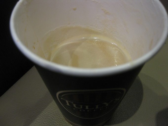 タリーズコーヒー タリーズスノーマンラテ_ドリンクはホワイトチョコの優しい甘さのカフェラテです