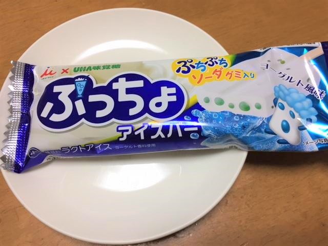 井村屋×UHA味覚糖コラボ商品 ぷっちょアイスバー パッケージは、「ぷっちょ」のイメージ