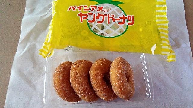宮田製菓パインアメのヤングドーナツ