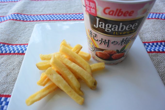 カルビー Jagabee(じゃがビー) 紀州の梅味はさわやかな味わい