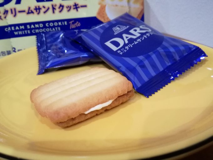 もうすぐ、”ダースの日”。森永製菓「白いダースクリームサンドクッキー」