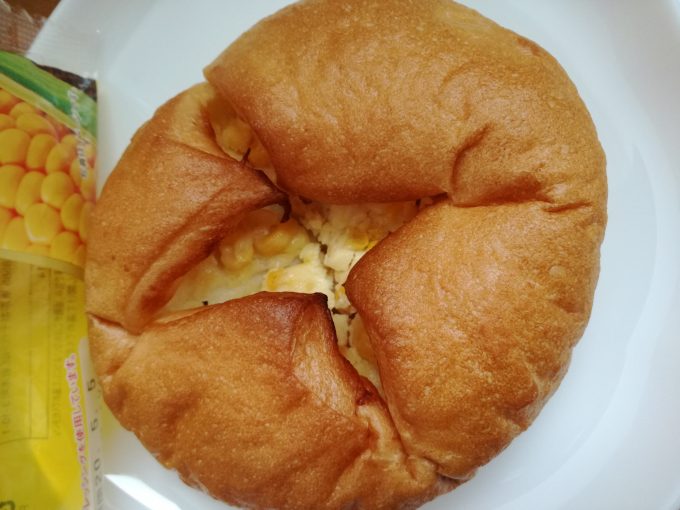 もっちりパンにたっぷりコーン。山崎製パン「コーンパン　北海道産コーン」
